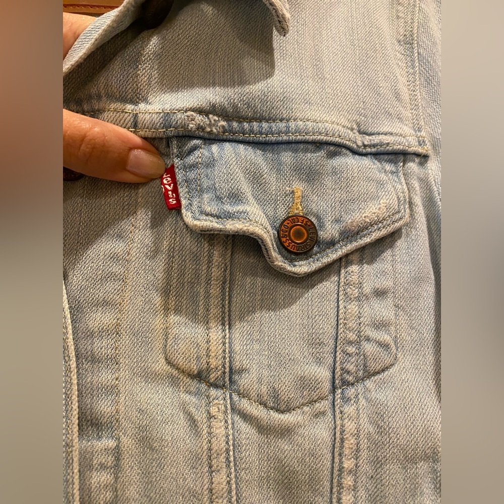 Levi's Classic Light Blue Jean Jacket - Picture 8 of 14
